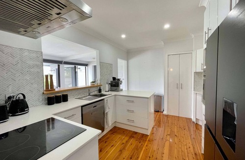 Belmont North House | Casa Calvi - Central location with Pool