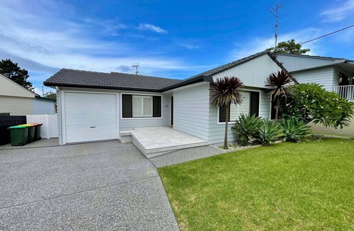 Belmont North House | Casa Calvi - Central location with Pool