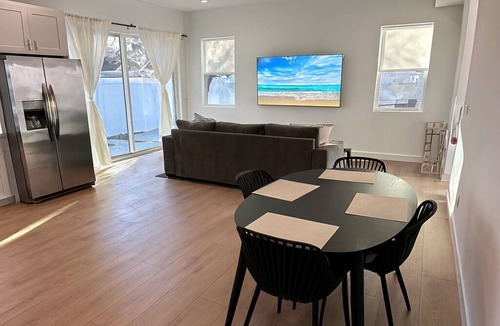 North Hollywood House | Casa Camelia, Fire Pit, BBQ, Games, Fully Gated, 3 Bedrooms, By Universal Studio