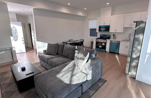 North Hollywood House | Casa Camelia, Fire Pit, BBQ, Games, Fully Gated, 3 Bedrooms, By Universal Studio