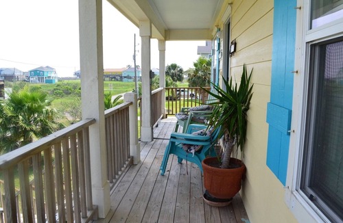 Crystal Beach House | Casa Carmen - Beachside- 3 bedroom 2 bath home sleeps 9.