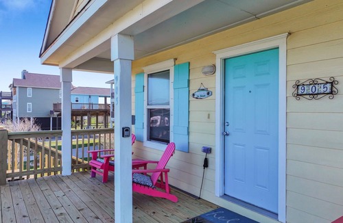 Crystal Beach House | Casa Carmen - Beachside- 3 bedroom 2 bath home sleeps 9.