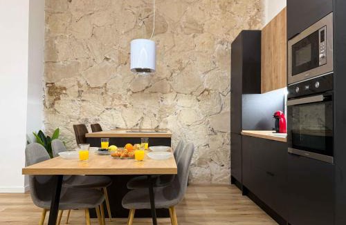 Sant Blai Apartment | Casa Carmen - Encanto y calma cerca de la estación