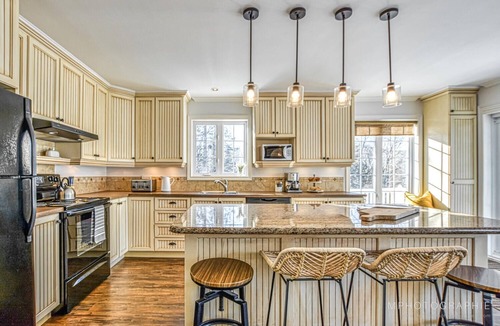 Lac-des-Plages Ski Chalet | Casa Carpe - Lakefront property w/fireplace & spa