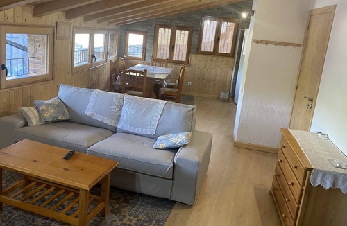 Arfa Apartment | Casa Casteller. Apartamento Rural de Montaña. Totalmente Equipado
