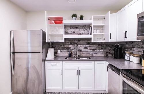 Saskatoon Downtown Apartment | Casa Caswell *Modern Basement Suite (Mins To DT)