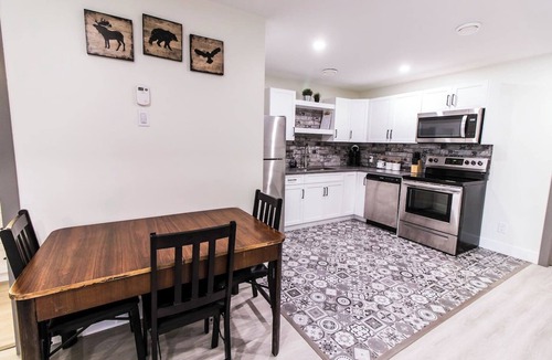 Saskatoon Downtown Apartment | Casa Caswell *Modern Basement Suite (Mins To DT)