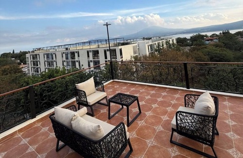 Chantepec Villa | Casa Catrina: 5-bedroom Villa with Panoramic Mountain and Lake Chapala Views