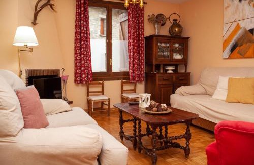 El Pueyo de Jaca Apartment | Casa Celia by CARDI SUITES