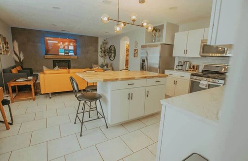 Westgate Heights House | Casa Cerrillos+Hot Tub+Pet Friendly+No Pet Fee!
