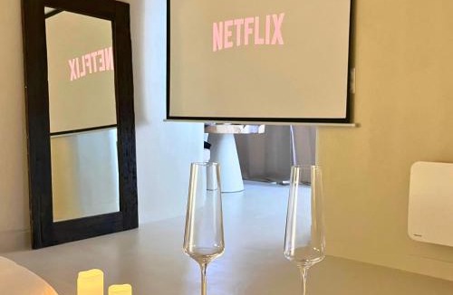 Croix Apartment | Casa Cinta - Sanctuaire Balinais avec Baignoire Balnéo et Cinéma Privé