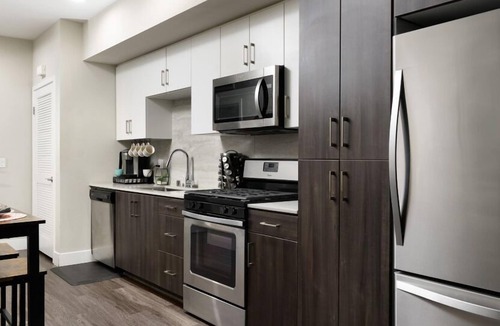 Orange Apartment | Casa Clementine - 10 min to SNA/Beach + Free Parking