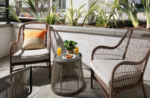 Orange Apartment | Casa Clementine - 10 min to SNA/Beach + Free Parking