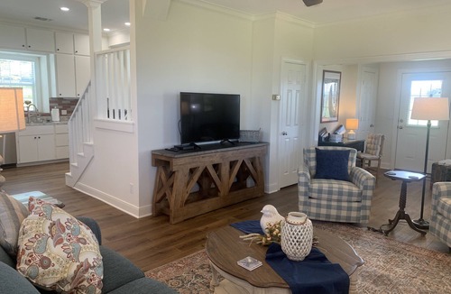 Sealy Cottage | Casa Colina: Rustic Cottage and Property + Stable for Horses