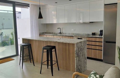 Grao de Gandia House | Casa con embarcadero, ideal para familias.