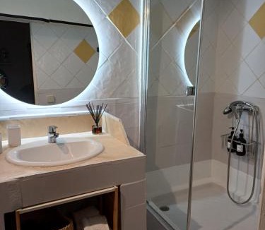 Celra House | casa con encanto en el bosque y a 10 min de Girona