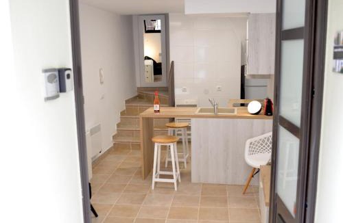 Perelada Apartment | Casa con Encanto en el Centro de Peralada: 6 Personas, WiFi, SMART TV, A/C - ES-228-172