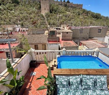 Corbera House | Casa con jacuzzi y piscina con vistas al castillo