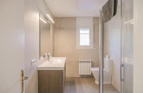 Besalu House | Casa con jardín en Besalú, ideal para familias