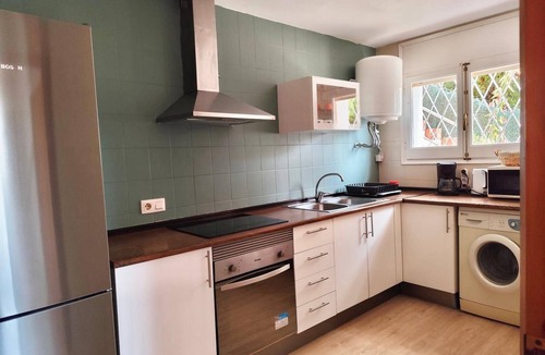Lloret de Mar Ski Chalet | Casa con Jardín y Piscina Cercana al Centro
