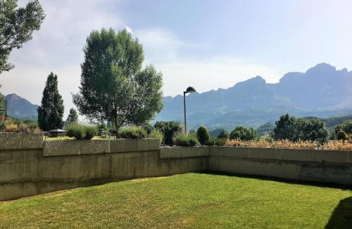 Panticosa House | Casa con jardín y vistas a la montaña