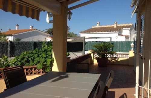 Bon Relax House | Casa con Piscina, A/A, BBQ, WiFi y Garaje en Sant Pere Pescador - ES-89-76