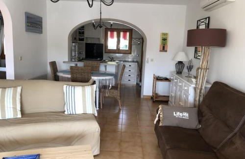 Bon Relax House | Casa con Piscina, A/A, BBQ, WiFi y Garaje en Sant Pere Pescador - ES-89-76