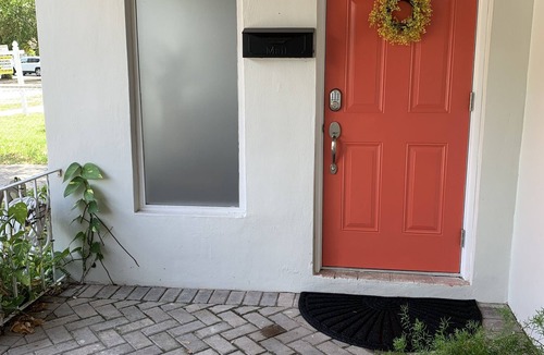 Hallandale Beach House | Casa Coral