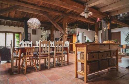 Aragosa House | Casa Corazón de piedra en el Río Dulce