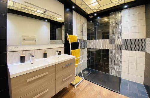 Monplaisir Apartment | Casa Cosy : Spacious T2 - Parking - Quiet