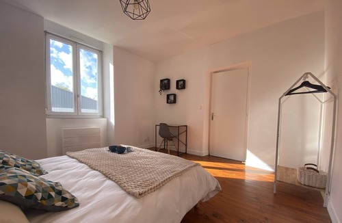 Monplaisir Apartment | Casa Cosy : Spacious T2 - Parking - Quiet