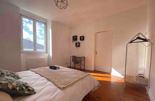 Monplaisir Apartment | Casa Cosy : Spacious T2 - Parking - Quiet