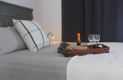 The Roads Apartment | Casa Cuba in Little Havana, by Brickell, 10 min to Airport, 10min to Miami Beach