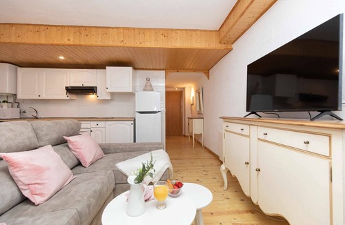 El Pueyo de Jaca Apartment | Casa Daniella by BeValle