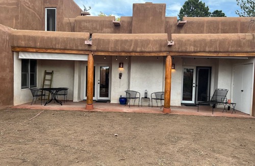 Southside House | Casa de Carol - Charming 3-bedroom light-filled townhome in SE Santa Fe w/WiFi