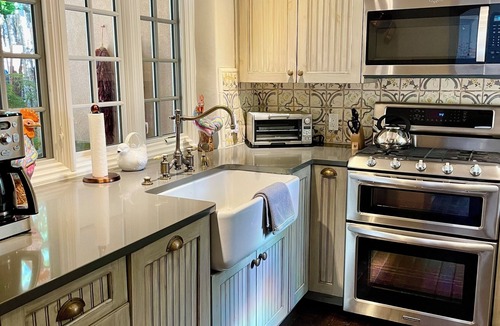 Historic Eastside Condo | Casa De Catia, Historical adobe on Canyon Road.