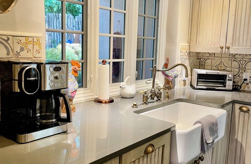 Historic Eastside Condo | Casa De Catia, Historical adobe on Canyon Road.