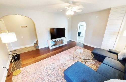 Columbia City Apartment | Casa de Columbia. 2BR/1Ba