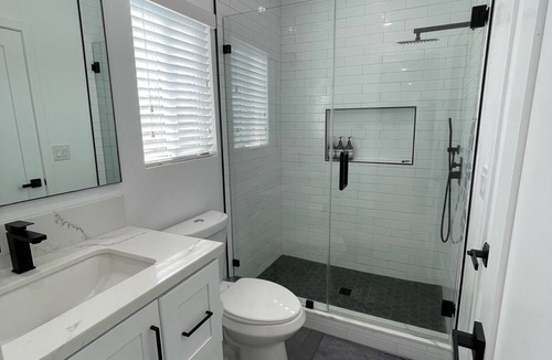 Fairhaven House | CASA DE COMFORT, 11 min from Disney Charming 2-bedroom with AC, extra bed, Wifi
