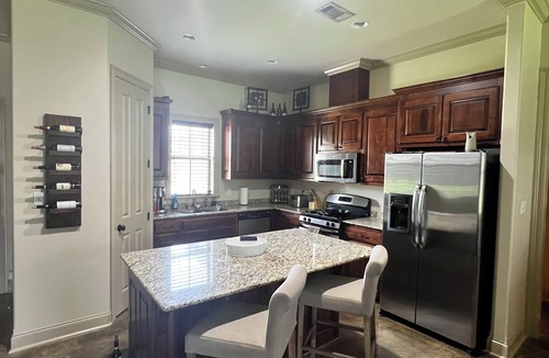 Hammond House | Casa de' Copper Hill. Your Home away from Home.