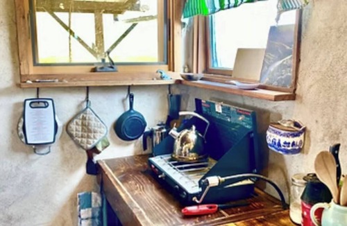 Alpine House | Casa de Creosote: Starry, cozy off-grid Cabin, Terlingua Ranch.