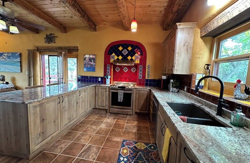 Taos House | Casa De Cuentos-House of Stories