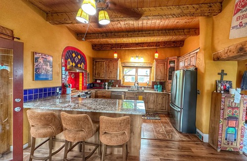 Taos House | Casa De Cuentos-House of Stories