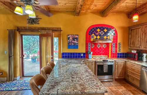Taos House | Casa De Cuentos-House of Stories