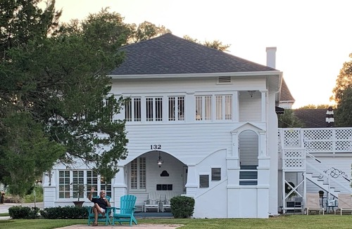 St. Augustine Apartment | Casa de Flora B- Relaxed Elegance in historic St Augustine 🚭