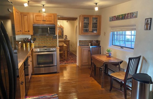 Taos House | Casa De Flores: Charming Restored Adobe on Historic Ledoux
