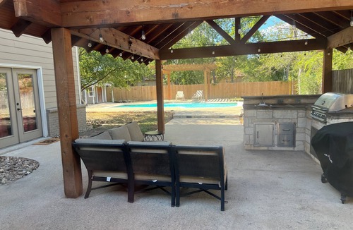 College Hills Estates House | Casa de Howdy! Sleeps 20- 3K/3Q/8T Pool, Pavillion!