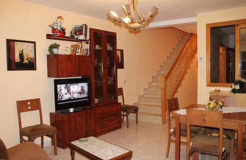 Valdealgorfa House | Casa De La Virginia