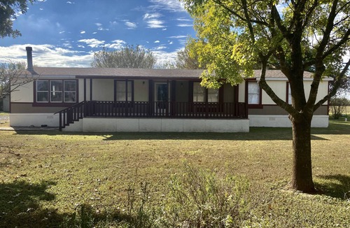 Knippa House | Casa de la vista