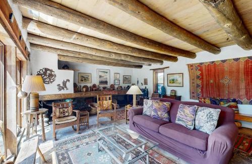 Canoncito House | Casa de las Piedras